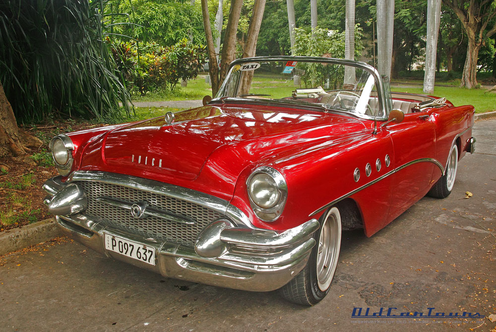 Buick Roadmaster 1955 classic old car in Cuba - OldCarTours