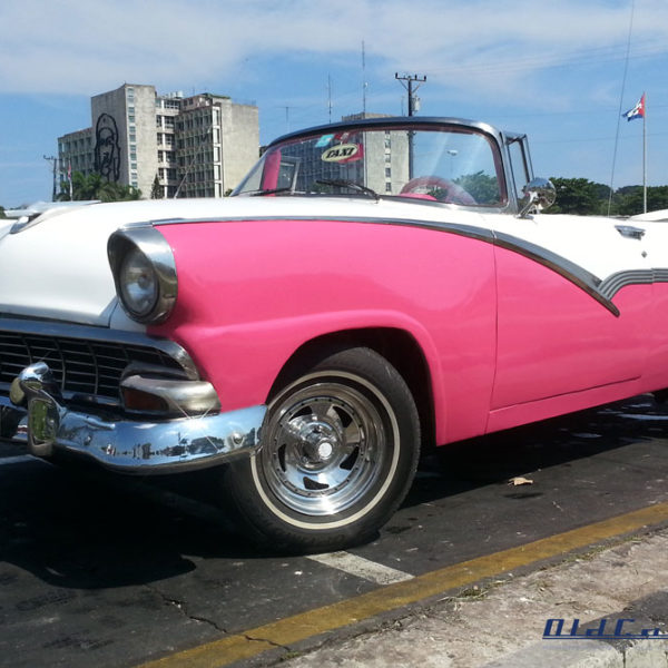 Ford Fairlane 1956 - Pink - White- classic old car in Cuba