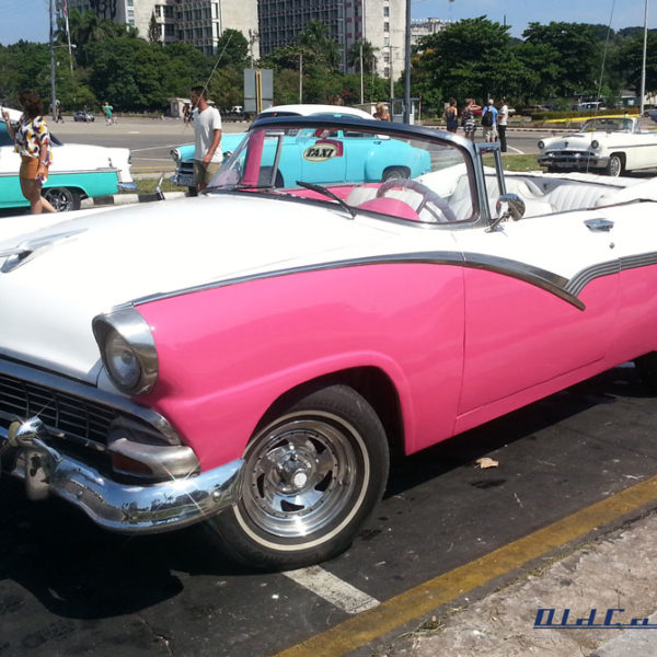 Ford Fairlane 1956 - Pink - White- classic old car in Cuba