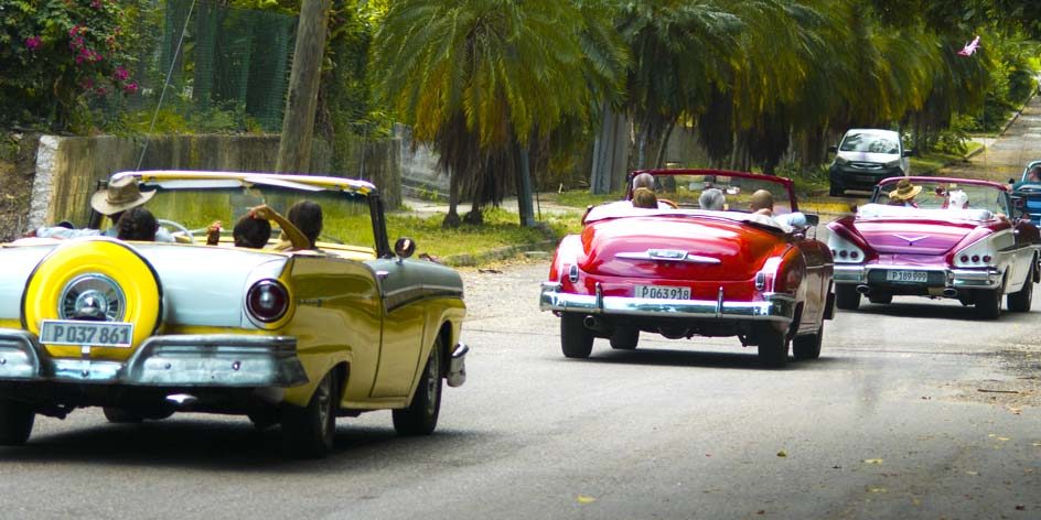 Tour Havana’s Best Places for a Good Night’s Sleep by Car