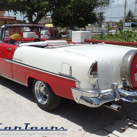 Chevrolet BelAir 1955 - Red - White- classic old car in Cuba