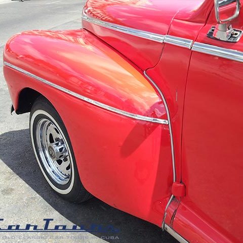 Ford Super De Luxe 1946 red | Classic car tours in Cuba