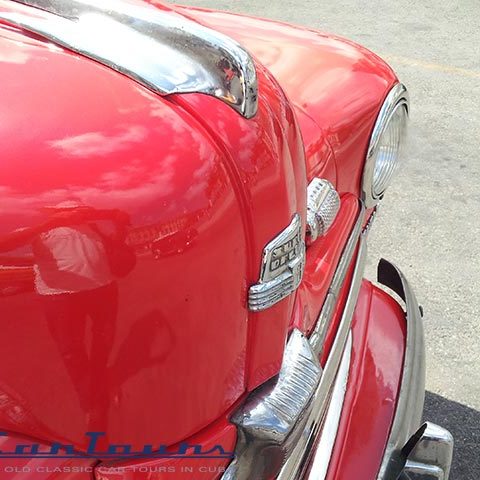 Ford Super De Luxe 1946 red | Classic car tours in Cuba