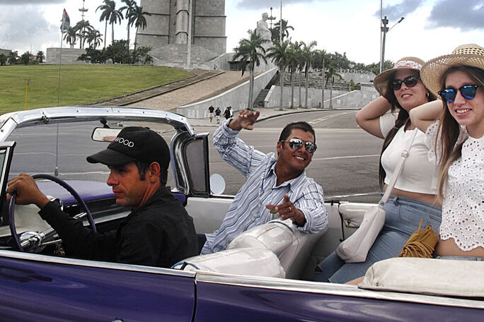 Reserve your classic car in Havana